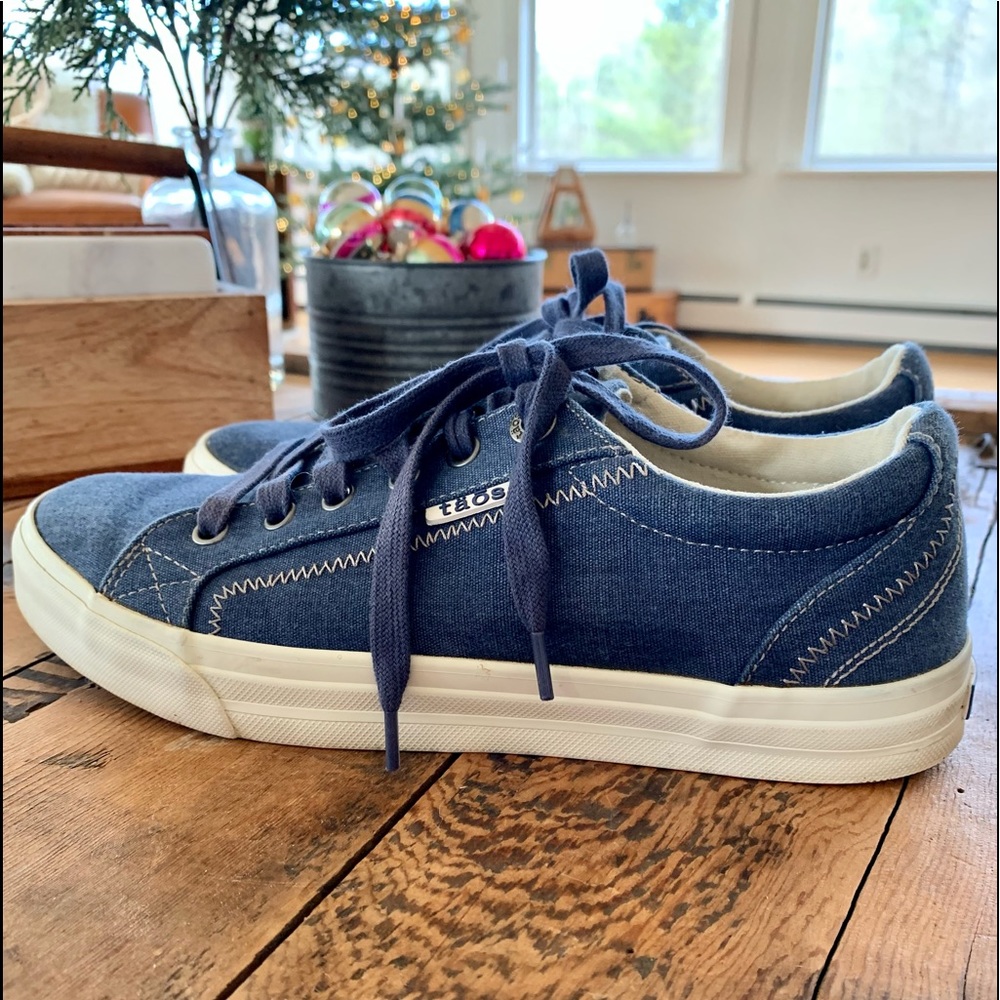 TAOS PLIM SOUL size 9 EUC Blue Wash Canvas